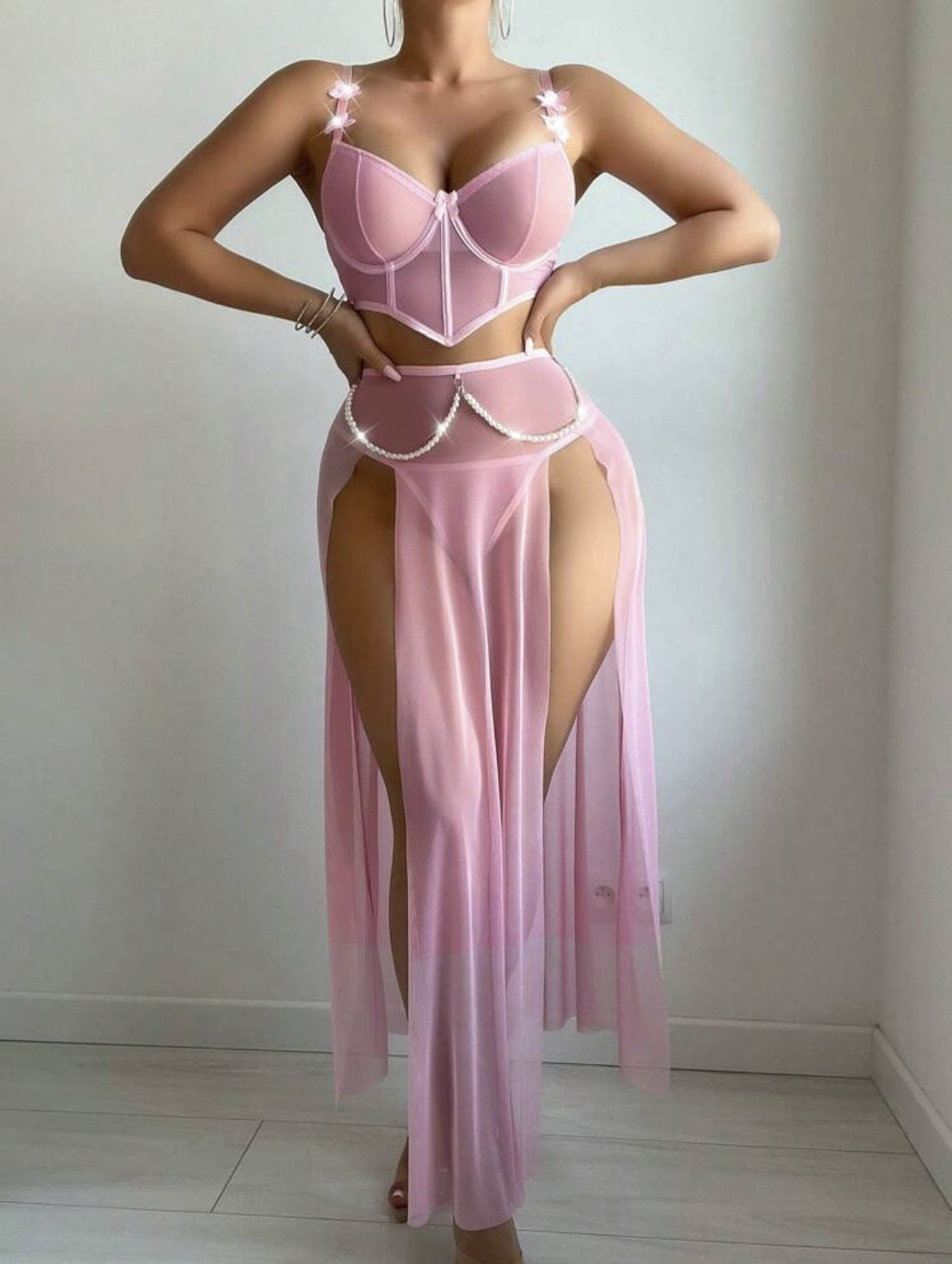 ملابس داخلية شبكية نسائية